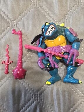 Vintage 1990 Teenage Mutant Ninja Turtles (TMNT) Slash action figure